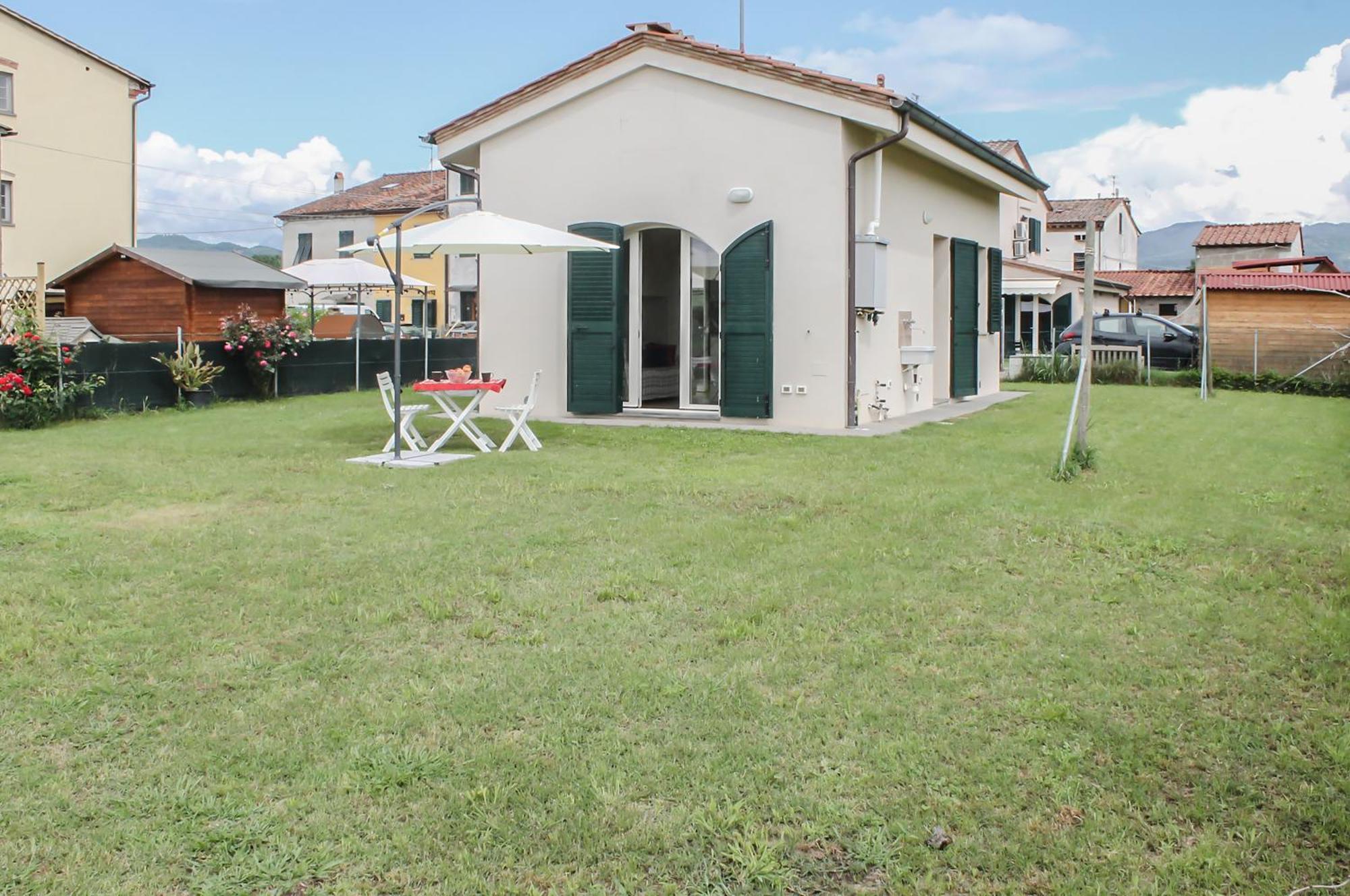 Modern Home With Private Parking Near The Station! Lucques Extérieur photo