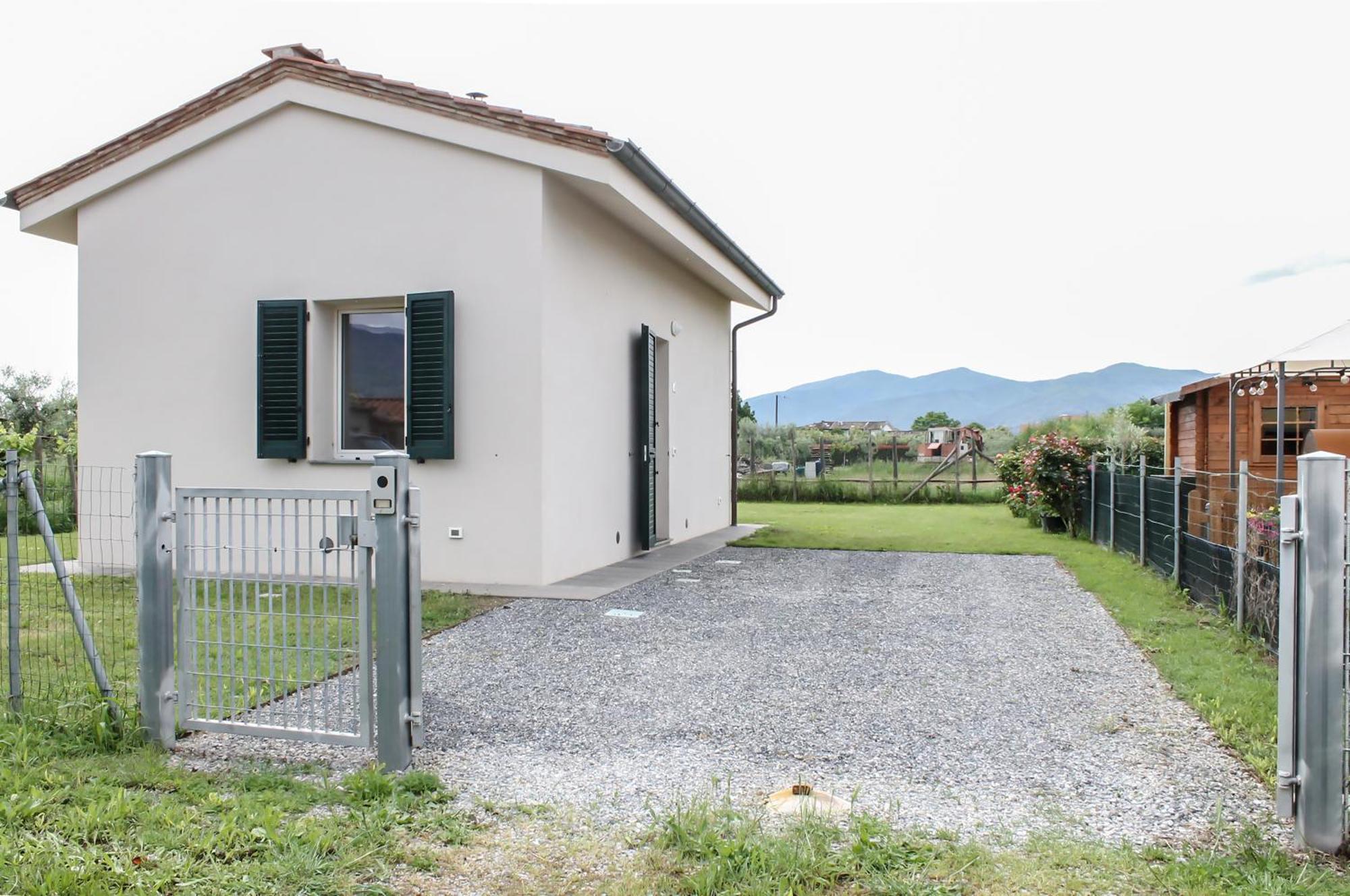 Modern Home With Private Parking Near The Station! Lucques Extérieur photo